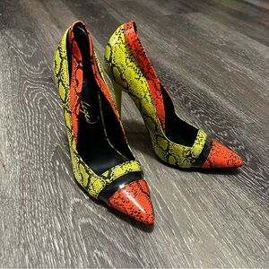 Priviliged by J.C. Dossier 5" Stiletto Heels Size 8.5 Faux Alligator Leather